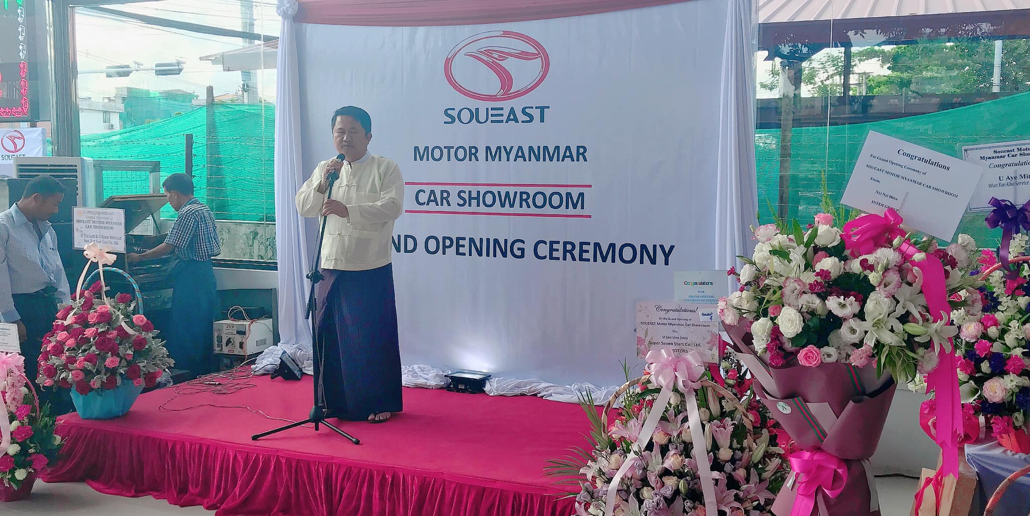 Dr. Soe Tun speaking at the Soueast grand opening
