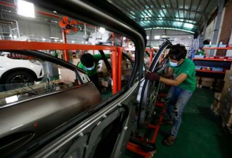 Door assembly work in the factory